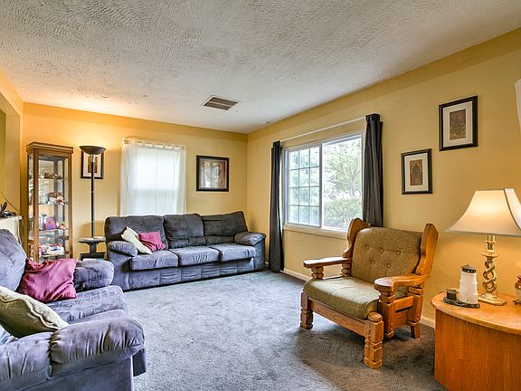 4th image of 899 McLaughlin Cir