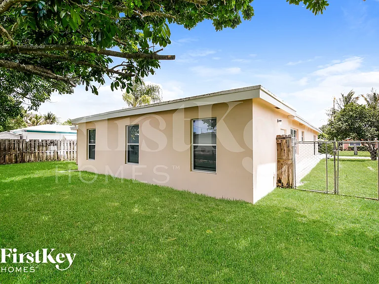 3333 NW 32nd Ct — Photo 18
