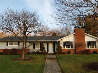 445 Sand Run Rd, Akron, OH 44313