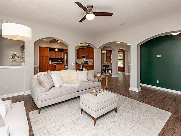 3rd image of 9409 Catalina Cir