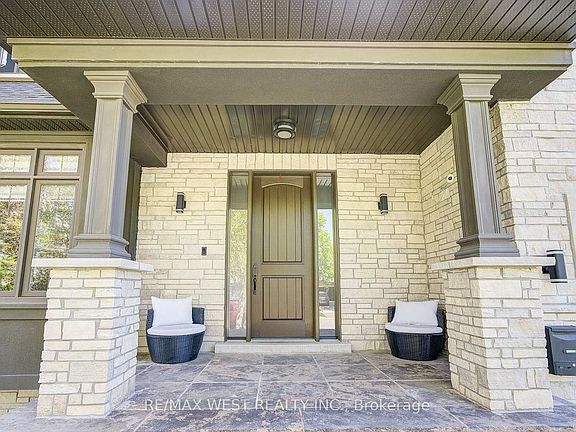 3rd image of 2194 Haygate Cres