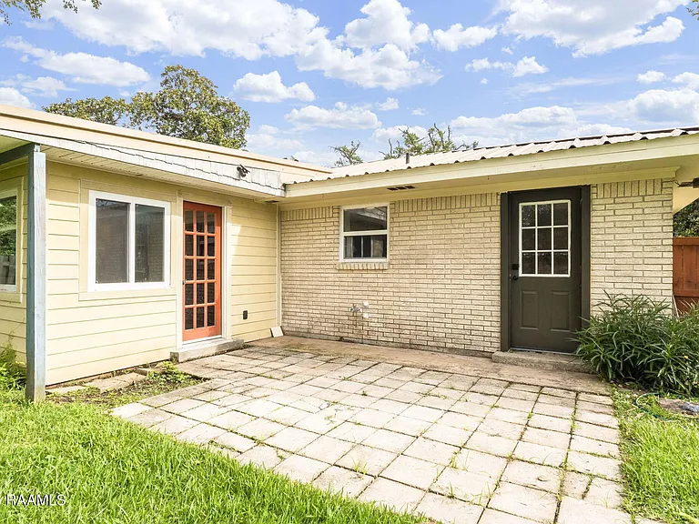 213 Lynn Dr — Photo 18