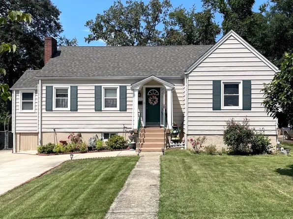105 Seneca Dr, Oxon Hill, MD 20745