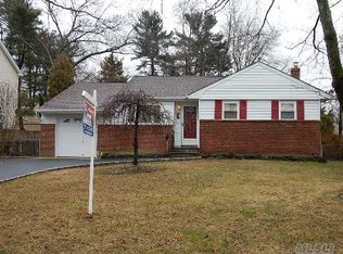 51 Tanglewood Dr, Smithtown, NY 11787