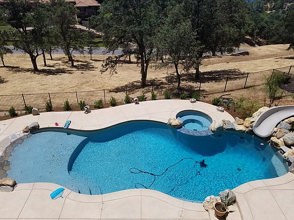2nd image of 1425 Crocker Dr