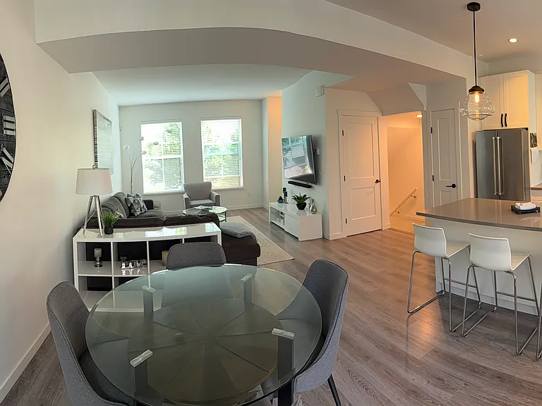 5945 176a St — Photo 14