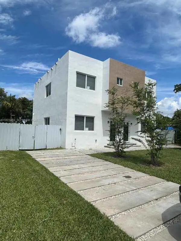 723 Nw 19th Ave # A Fort Lauderdale, Fl 33311 — Photo 2