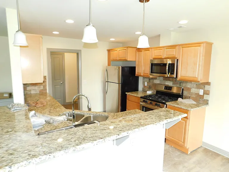 3306 N Hughmount Rd — Photo 3
