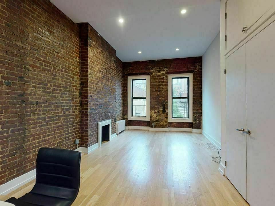 1st image of 218 E 84th St APT 4A