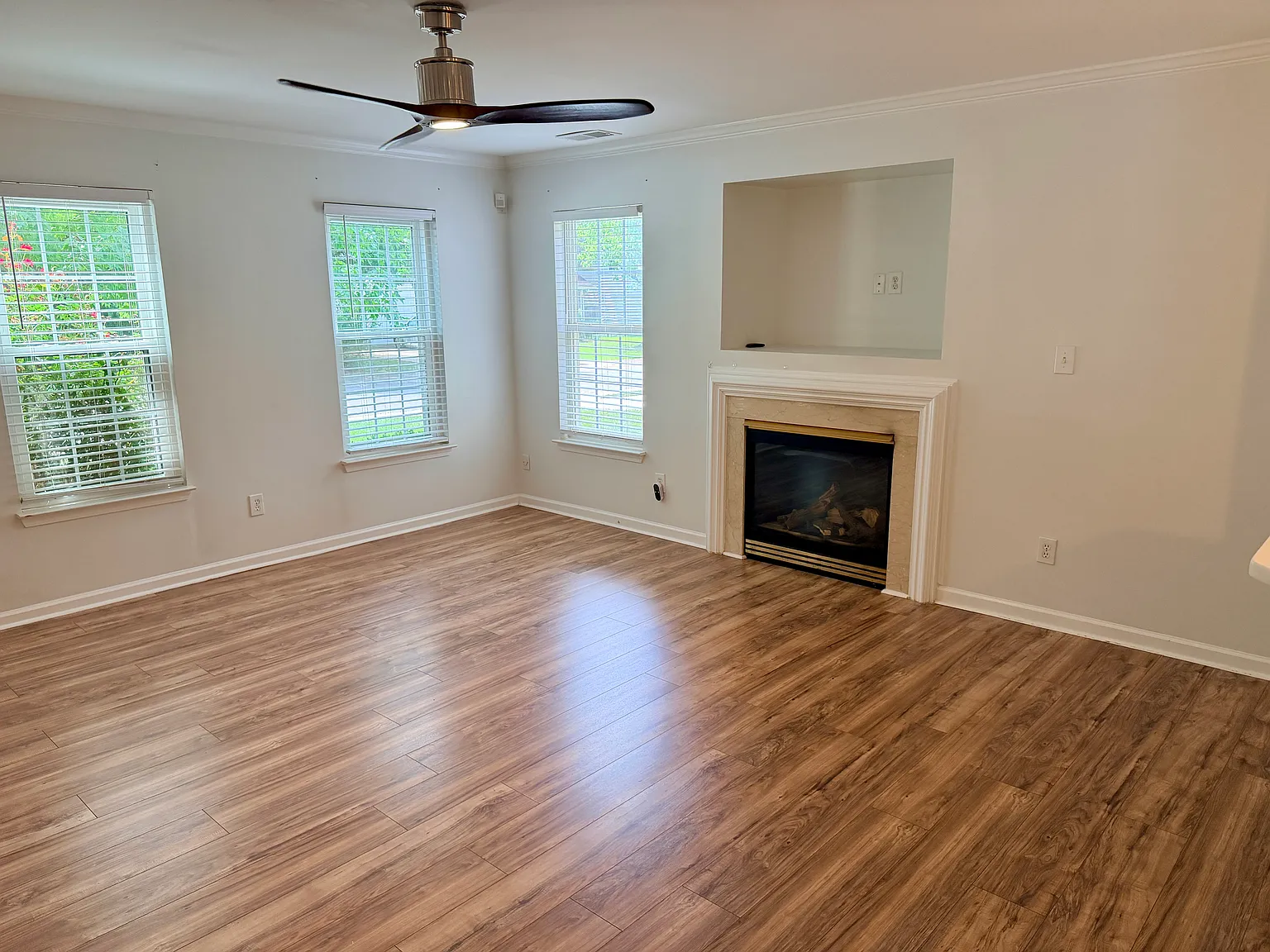 3 bed, 2.5 bath, 1662 sqft, $2,295 — Photo 4