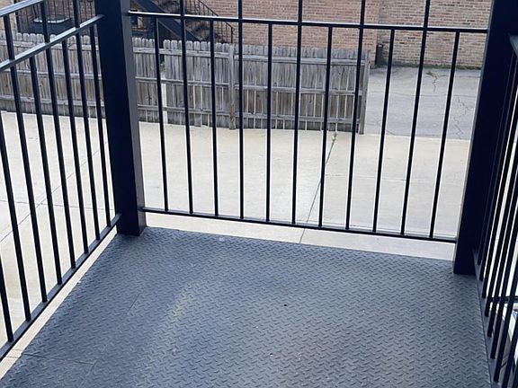 4th image of 1610 N Nagle Ave #2