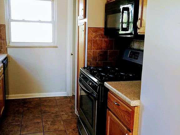 5th image of 3103 W 136th St