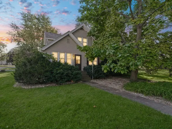 213 N Main St, Saybrook, IL 61770
