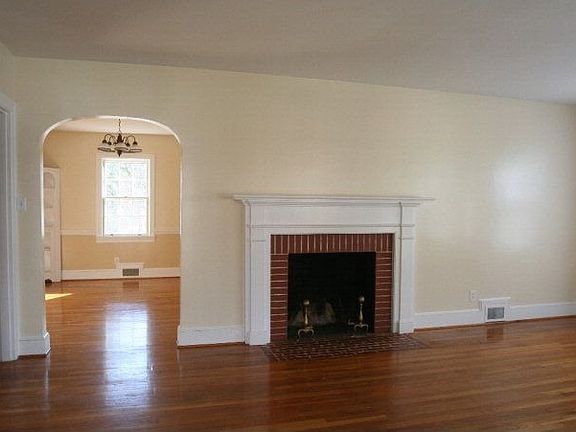 2nd image of 904 Gates St