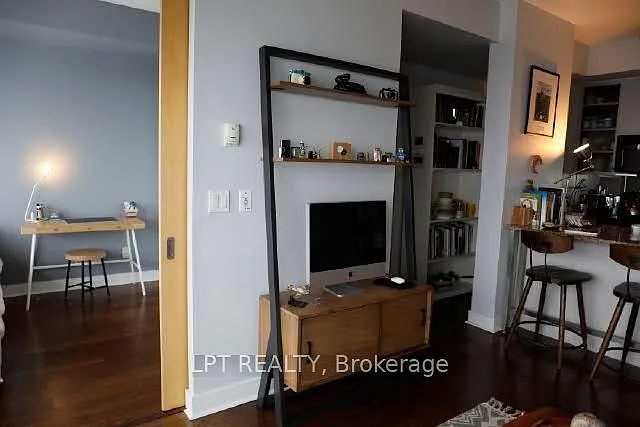 438 King St W #1706 — Photo 4