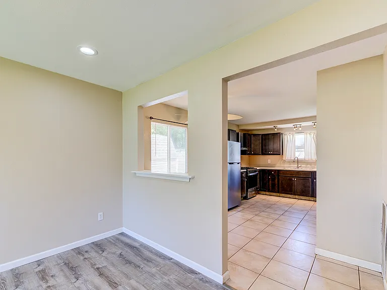 655 Lexington Park — Photo 11