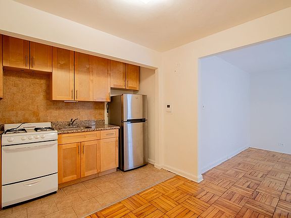 2nd image of 35 Oliver St Unit 1D