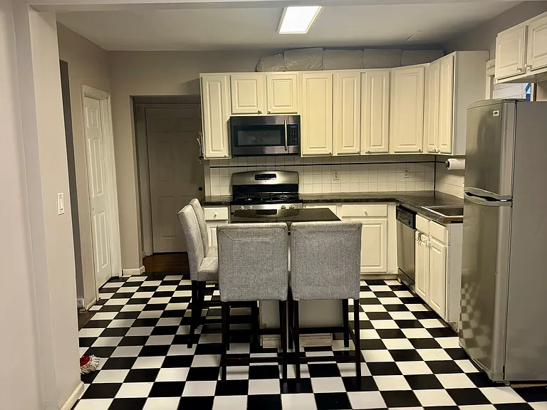 33 Harrison St #1 — Photo 1