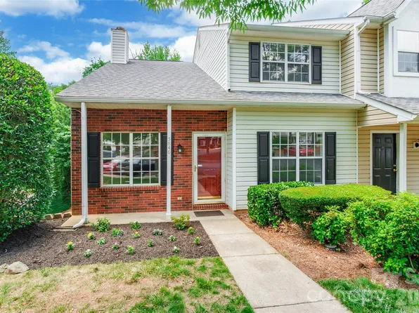 5840 Prescott Ct, Charlotte, NC 28269