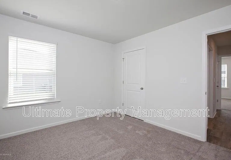 585 Draymore Dr NE — Photo 20