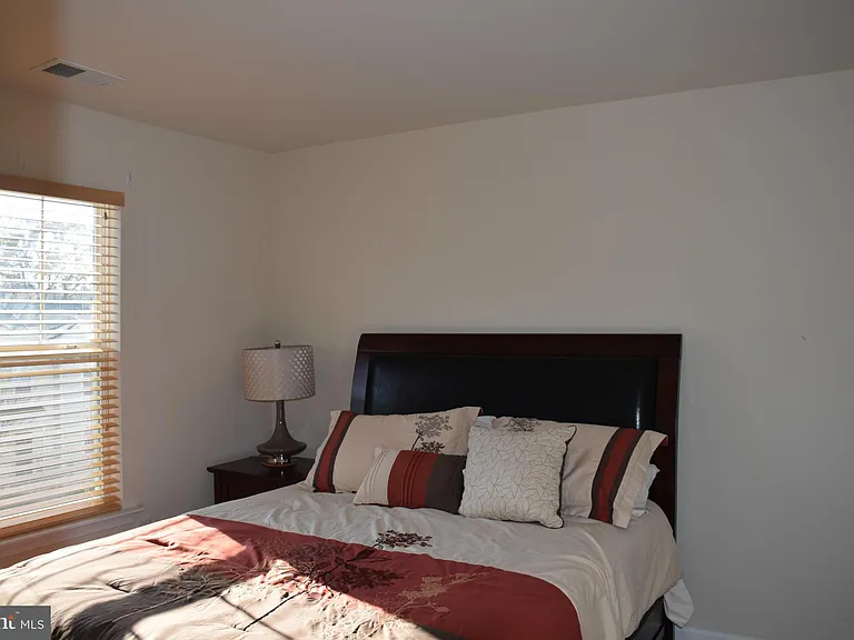 390 English Oak Ln — Photo 12