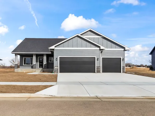 1602 W 26th St, Yankton, SD 57078