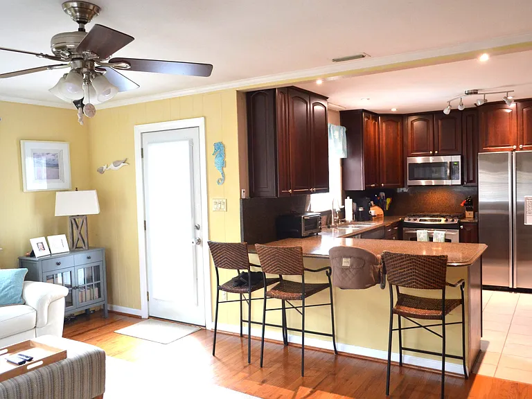 1032 Patrick Henry Way — Photo 17