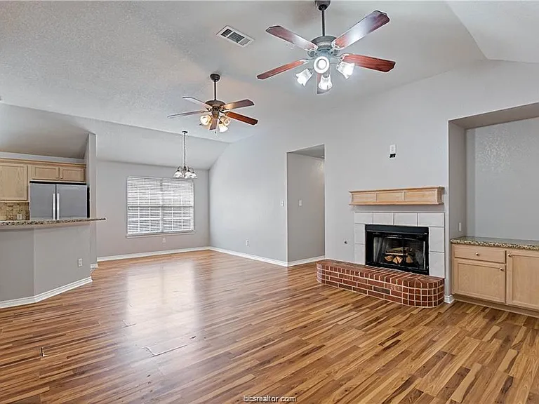 3806 Dresden Ln — Photo 2