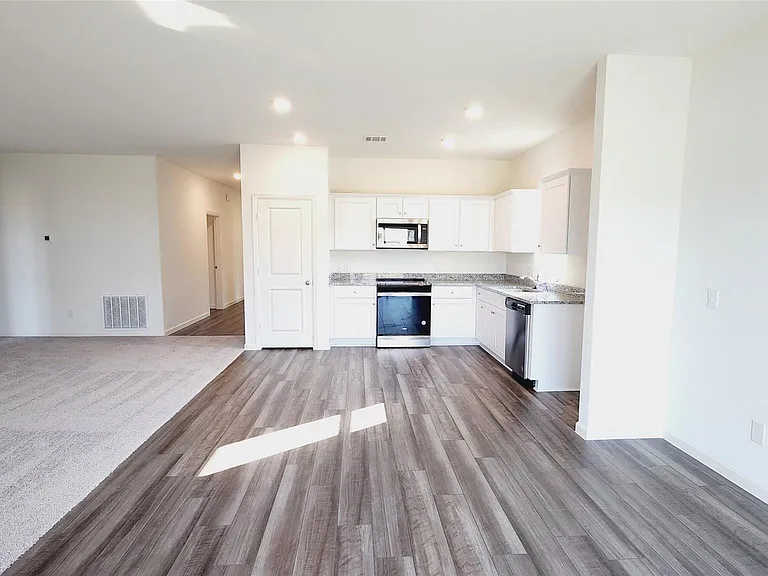 6335 Highland Trail Dr — Photo 4