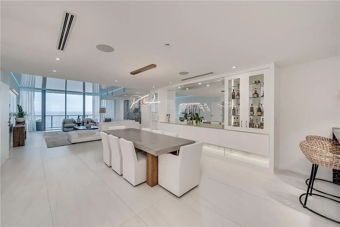 4 bed, 4.5 bath, 3204 sqft, $37,500 — Photo 4