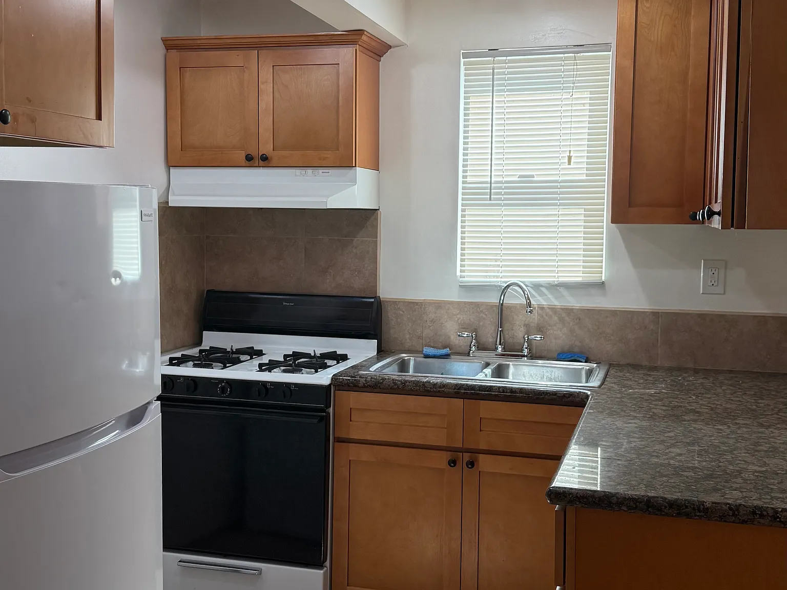 2 bed, $2,400 — Photo 3
