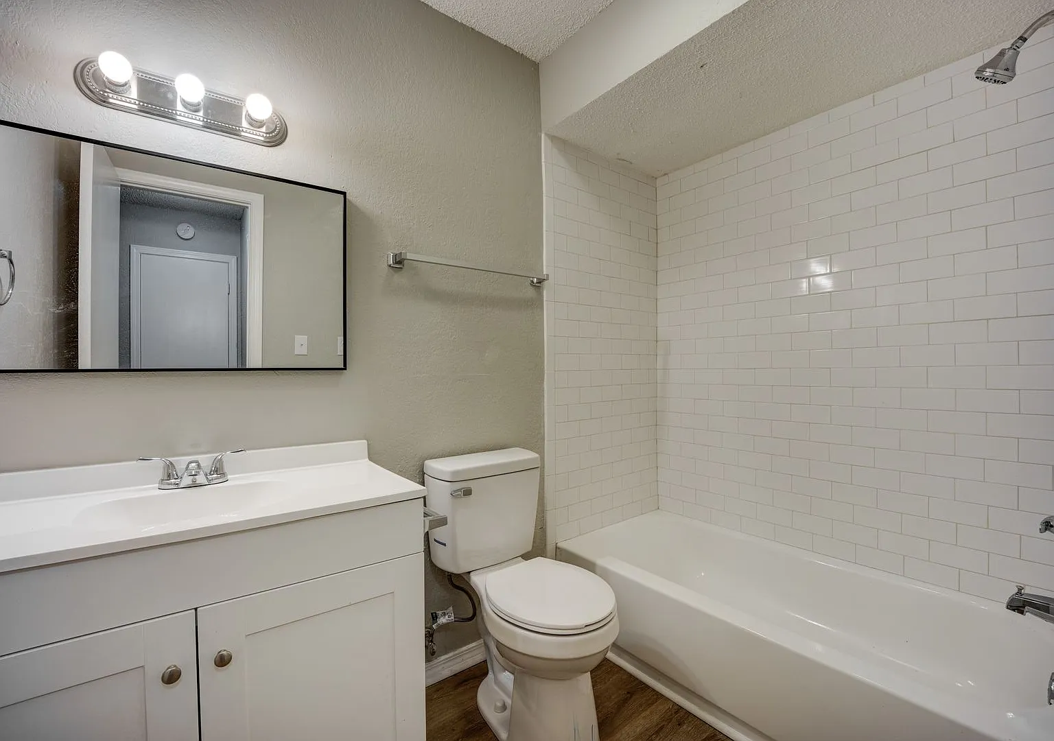 The Cherry Tree: 1 & 2 Bedroom Apartments — Photo 3