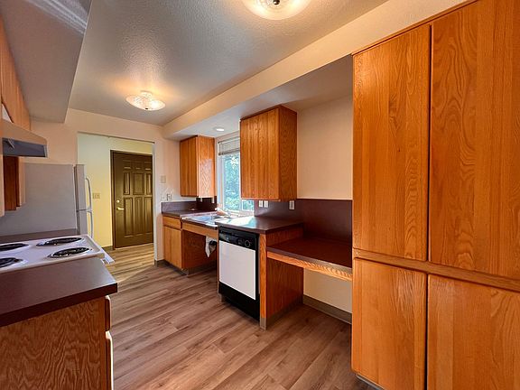 5th image of 3510 NE 54th St APT C