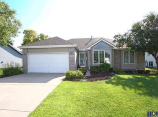 6410 Blackstone Rd, Lincoln, NE 68526