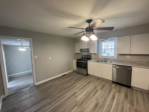 3rd image of 105 Leesway Ct