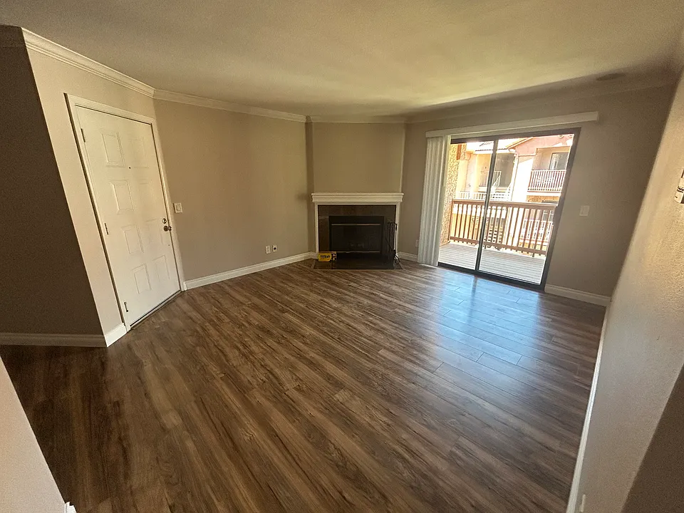 12071 Alta Carmel Ct #101