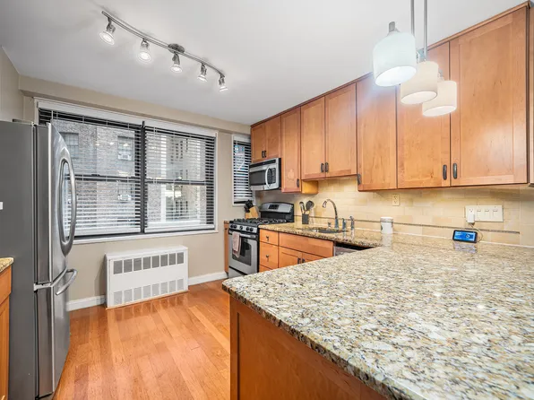 305 East 40th Street image 9 of 19