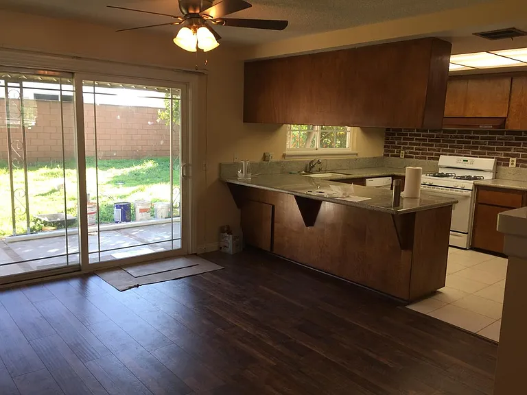 Crystal Ave — Photo 10