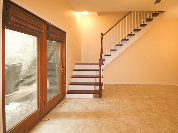 4th image of 1011 N La Salle Dr