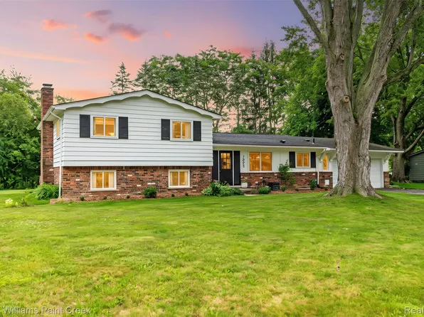 7093 Stonebrook Rd, West Bloomfield, MI 48322