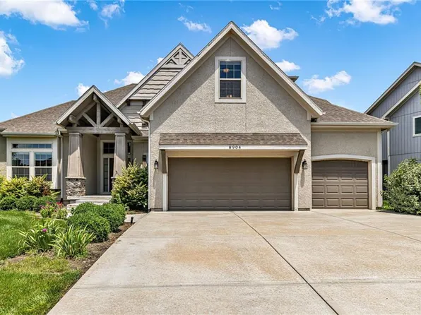 8904 W 166th St, Overland Park, KS 66085