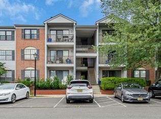 96 Fisher Dr, Franklin Park, NJ 08823
