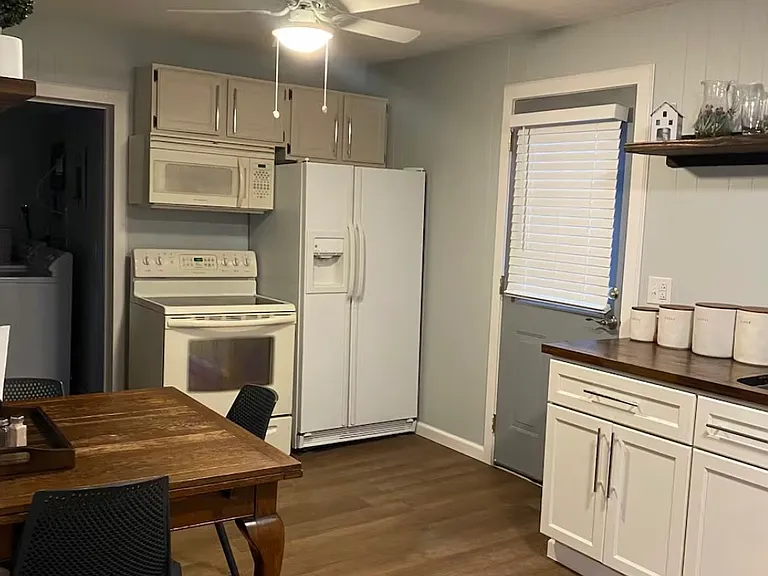 206 E Millpond St — Photo 24
