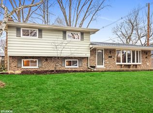 703 Kenwood Ave, Libertyville, IL 60048