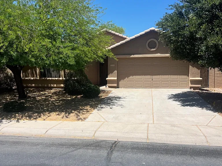 22264 N Kingston Dr — Photo 2