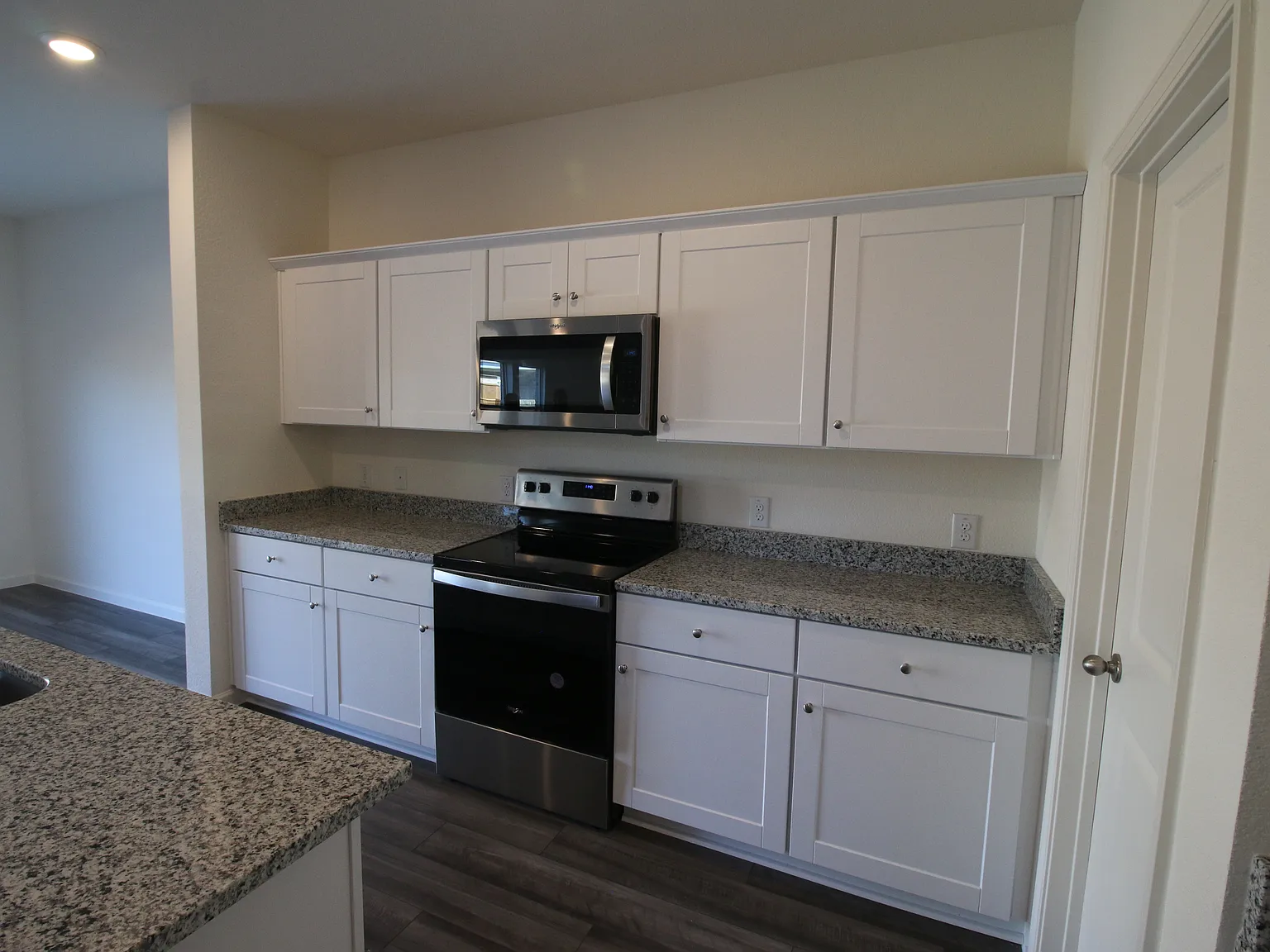 4 bed, 2.5 bath, 2338 sqft, $2,995 — Photo 3