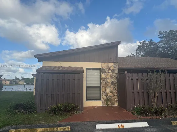 516 Briarwood Cir #1-51, Hollywood, FL 33024