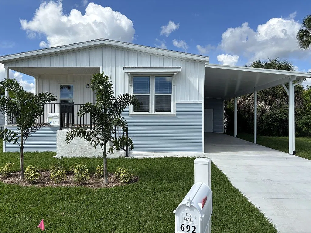 3 bed, 2.0 bath, 1356 sqft, $2,199 — Photo 3