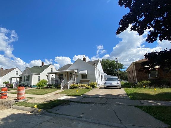 2nd image of 15566 Meyer Ave