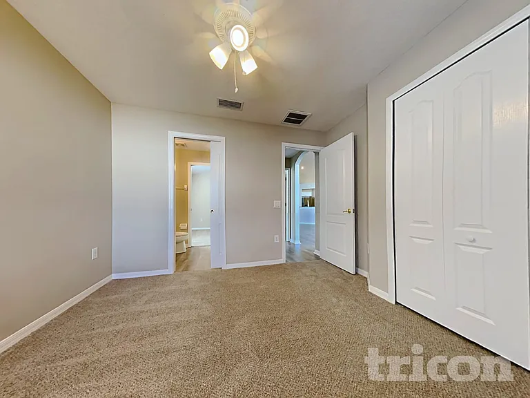 10041 Creek Bluff Dr — Photo 11